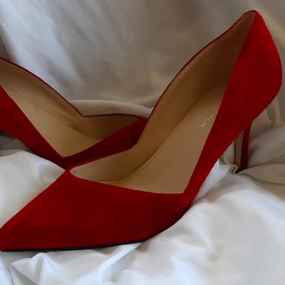Marc Fisher Red High Heels 8  👠 - Picture 3 of 9
